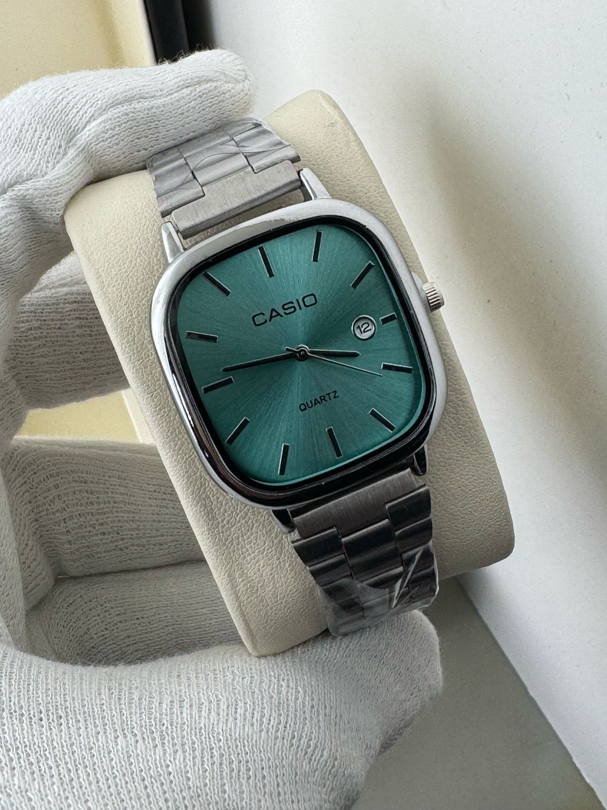 QUARTZ VINTAGE WATCH