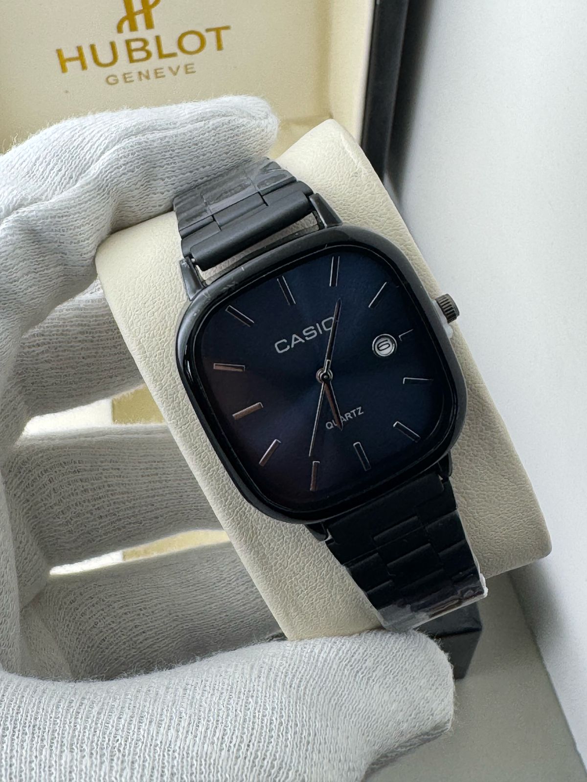 QUARTZ VINTAGE WATCH