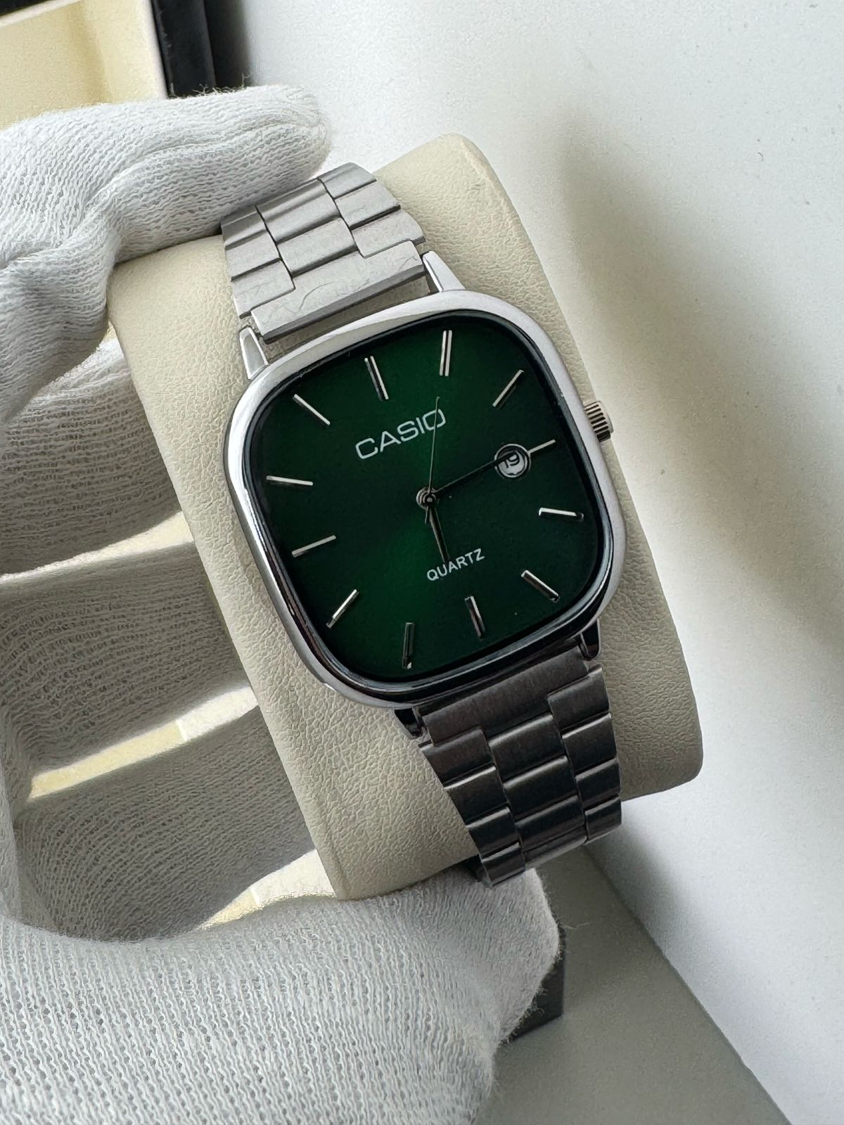 QUARTZ VINTAGE WATCH